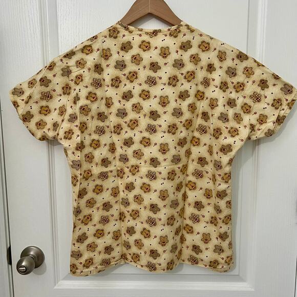Christmas Gingerbread Men Pocket Scrubs Top | Light Brown/Tan | Small - Picture 2 of 2